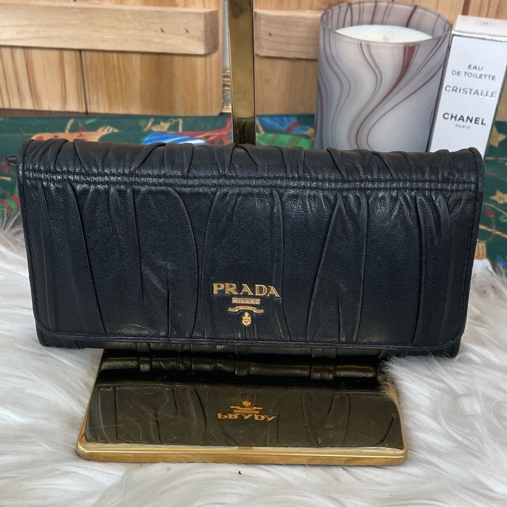 Prada Nappa Gaufre leather continental wallet with gold hardware - Picture 3 of 15